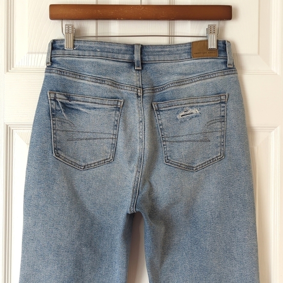 American Eagle Retro High Waisted Medium Wash Distressed Denim Mom Jeans Blue 4 - Picture 5 of 16